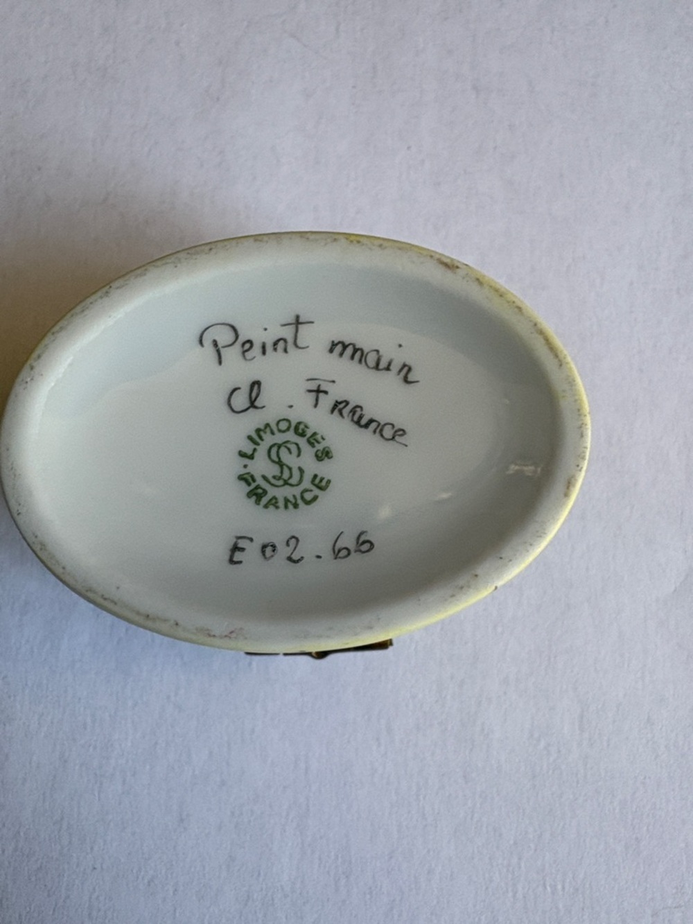 Limoges Oval Porcelain Trinket Box with Sunflowers - Picture 4 of 5